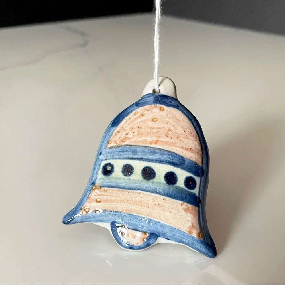 MA Hadley bell christmas